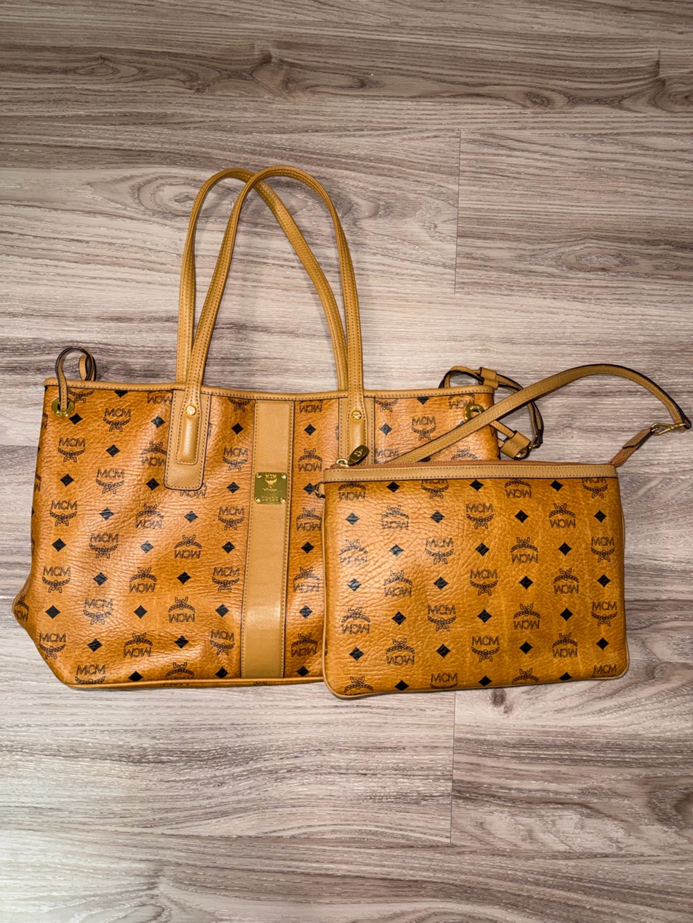 MCM Reversible Liz Shoulder Bag Medium Cognac With Leather Pouch